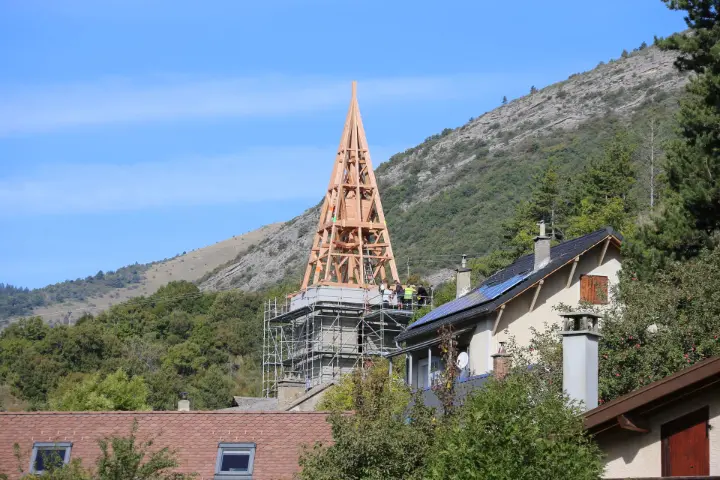 Bureau Bois Concept Héliportage Flèche Clocher La Roche des Arnauds