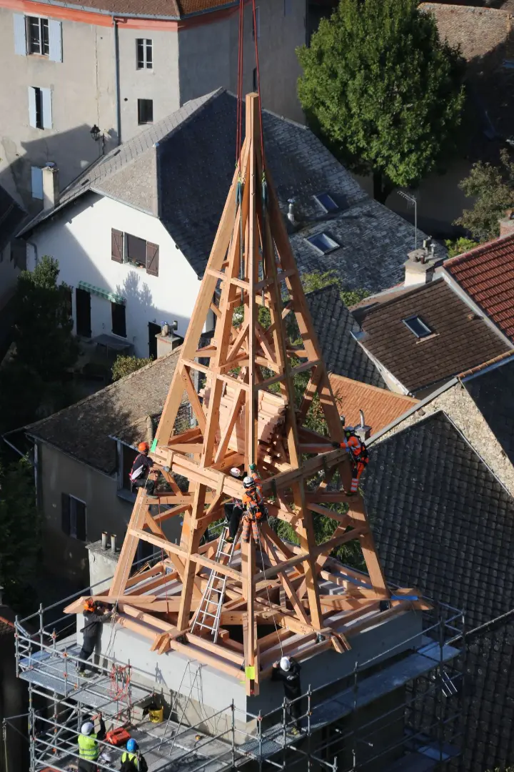 Bureau Bois Concept Héliportage Flèche Clocher La Roche des Arnauds